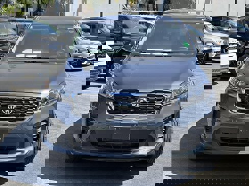 Used 2020 Kia Sorento LX image 2
