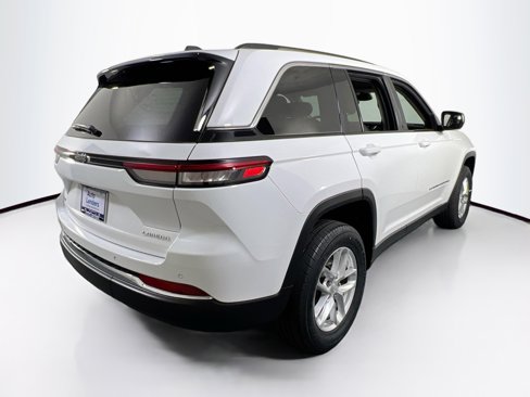 Used 2023 Jeep Grand Cherokee Laredo w/ Luxury Tech Group I image 5