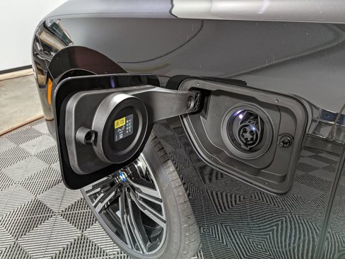 New 2026 BMW 750e xDrive w/ Premium Package image 7