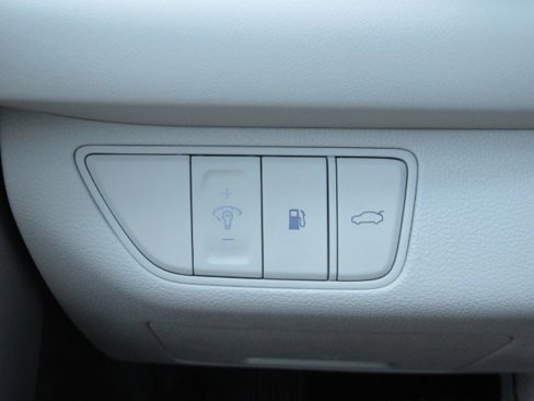 Used 2025 Genesis G70 2.5T image 35