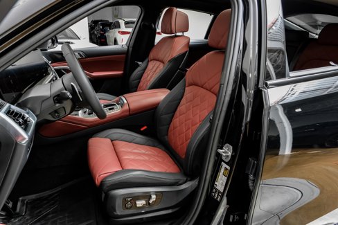 Used 2025 BMW X6 M60i w/ Executive Package image 34