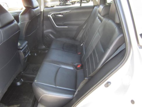 Used 2019 Toyota RAV4 XLE Premium image 16