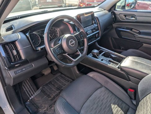 Used 2022 Nissan Pathfinder SV image 12