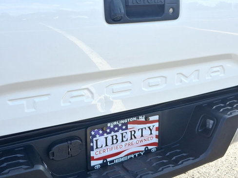 Used 2022 Toyota Tacoma TRD Off-Road image 29