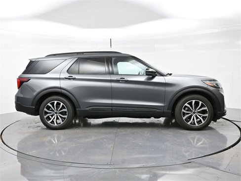 Used 2025 Ford Explorer ST-Line w/ Premium Package image 8