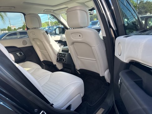 Used 2025 Land Rover Discovery S image 14