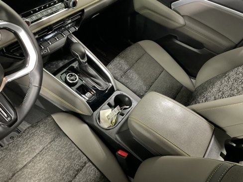 Used 2024 Chevrolet Colorado ZR2 w/ Technology Package image 21