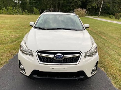 Used 2017 Subaru Crosstrek 2.0i Premium w/ Moonroof Package image 2