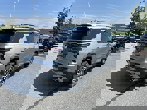 New 2026 Chevrolet Traverse LT w/ Driver Confidence Package image 7