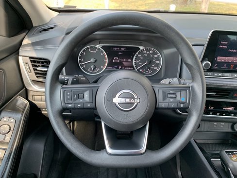 Used 2024 Nissan Rogue SV image 12