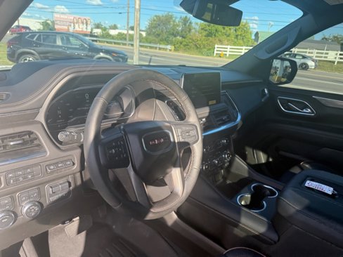 Used 2024 GMC Yukon XL AT4 w/ Technology Package image 12