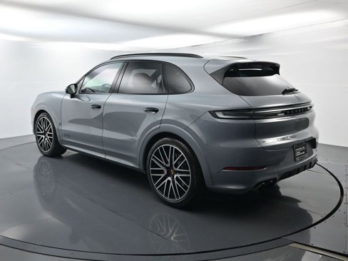 Certified 2025 Porsche Cayenne GTS image 3
