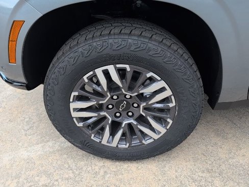 New 2026 Chevrolet Suburban Z71 w/ Comfort Package image 3