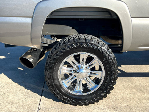 Used 2006 Chevrolet Silverado 2500 LT w/ Heavy-Duty Power Package image 16