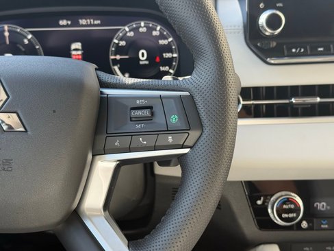 New 2025 Mitsubishi Outlander SEL image 11