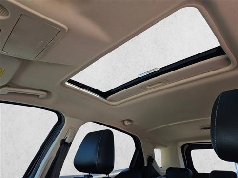 Used 2021 Ford EcoSport Titanium image 9