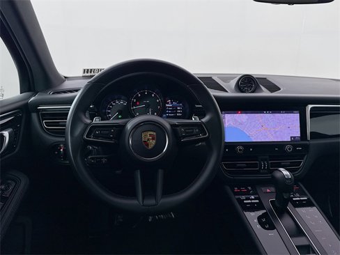 Certified 2024 Porsche Macan image 19