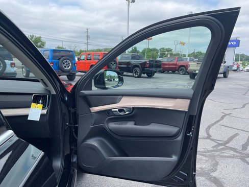 New 2026 Volvo XC90 B6 Plus w/ Protection Package Premier image 36