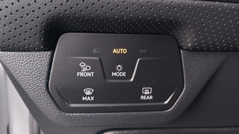 Used 2025 Volkswagen Atlas SE image 33