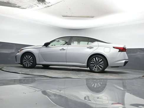 Used 2024 Nissan Altima 2.5 SV image 11