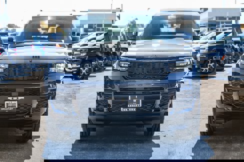 New 2025 Jeep Grand Cherokee L Altitude image 2