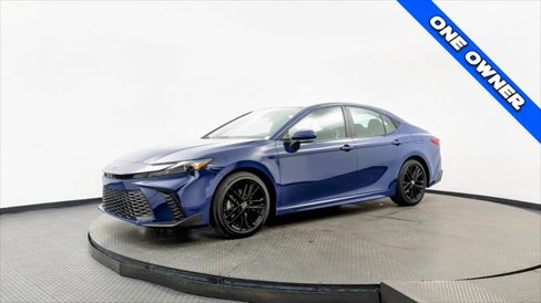 Used 2025 Toyota Camry SE image 2