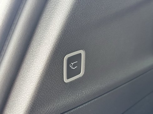 New 2025 Chrysler Voyager LX image 26