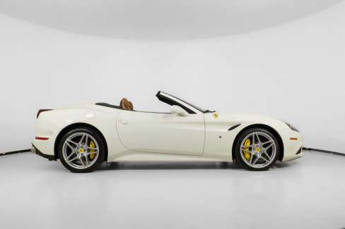 Used 2017 Ferrari California T image 10