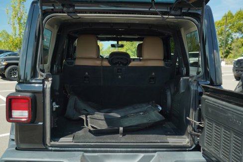 Used 2020 Jeep Wrangler Unlimited Sahara image 16