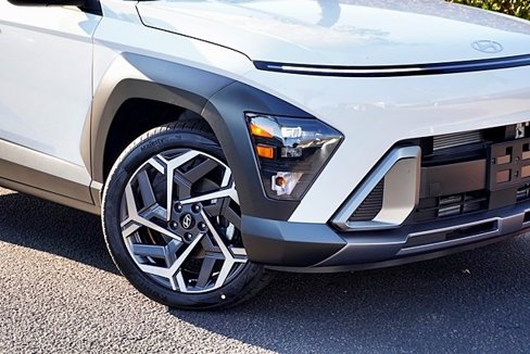 New 2026 Hyundai Kona SEL Premium image 4