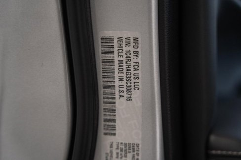 New 2025 Jeep Grand Cherokee Altitude image 38
