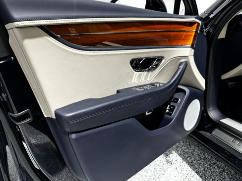 Used 2021 Bentley Flying Spur W12 image 19