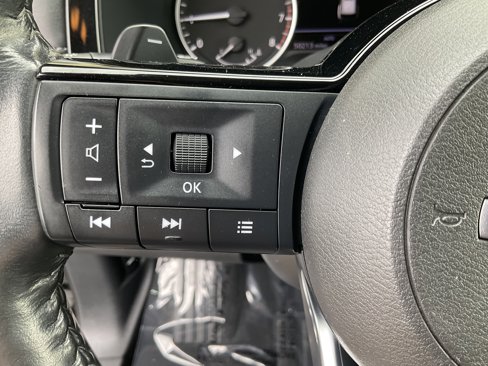 Used 2024 Nissan Pathfinder SV image 31