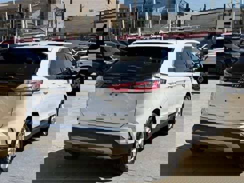 Used 2022 Ford Edge SEL image 4