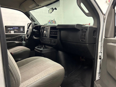 Used 2017 GMC Savana 2500 image 15