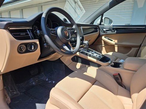 New 2026 Porsche Macan image 4