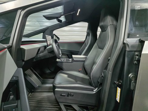 Used 2024 Tesla Cybertruck AWD Crew Cab image 26