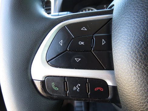 Used 2018 Jeep Renegade Latitude w/ Popular Equipment Group image 13