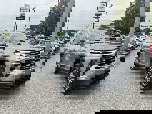 New 2026 Chevrolet Traverse LT image 1