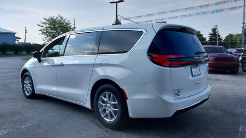 New 2026 Chrysler Pacifica Select image 7