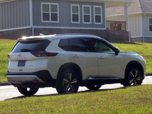 Used 2021 Nissan Rogue Platinum image 5