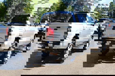 Used 2022 Toyota Tacoma SR image 7
