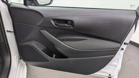 Used 2025 Toyota Corolla LE image 21