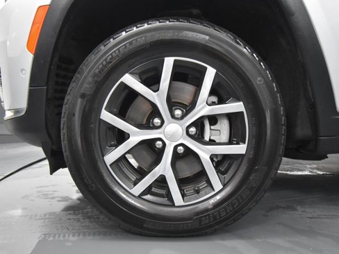 Used 2024 Jeep Grand Cherokee L Limited w/ Luxury Tech Group II image 18
