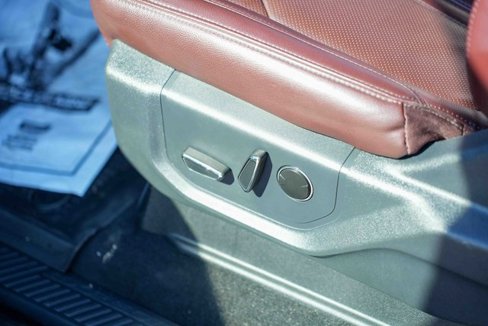 Used 2024 Ford Expedition Limited image 31