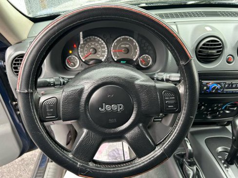 Used 2005 Jeep Liberty Sport image 14