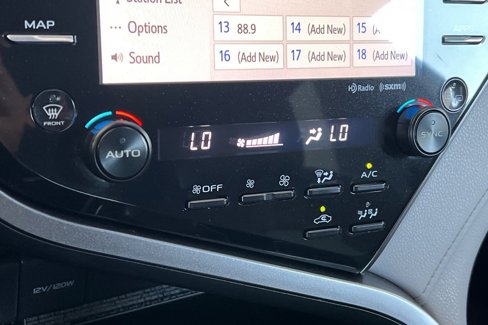 Used 2019 Toyota Camry XLE image 19
