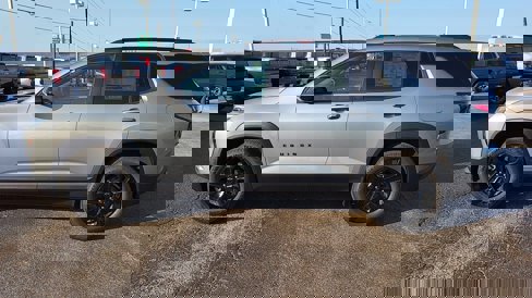 New 2026 Chevrolet Equinox LT w/ Midnight Edition image 5