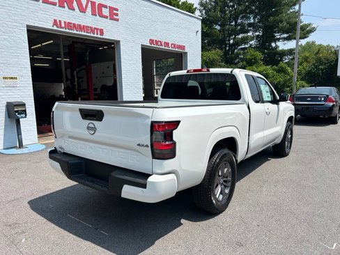 Used 2025 Nissan Frontier SV image 2