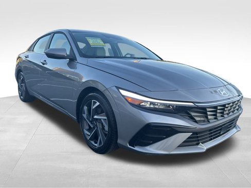Used 2025 Hyundai Elantra Limited image 3